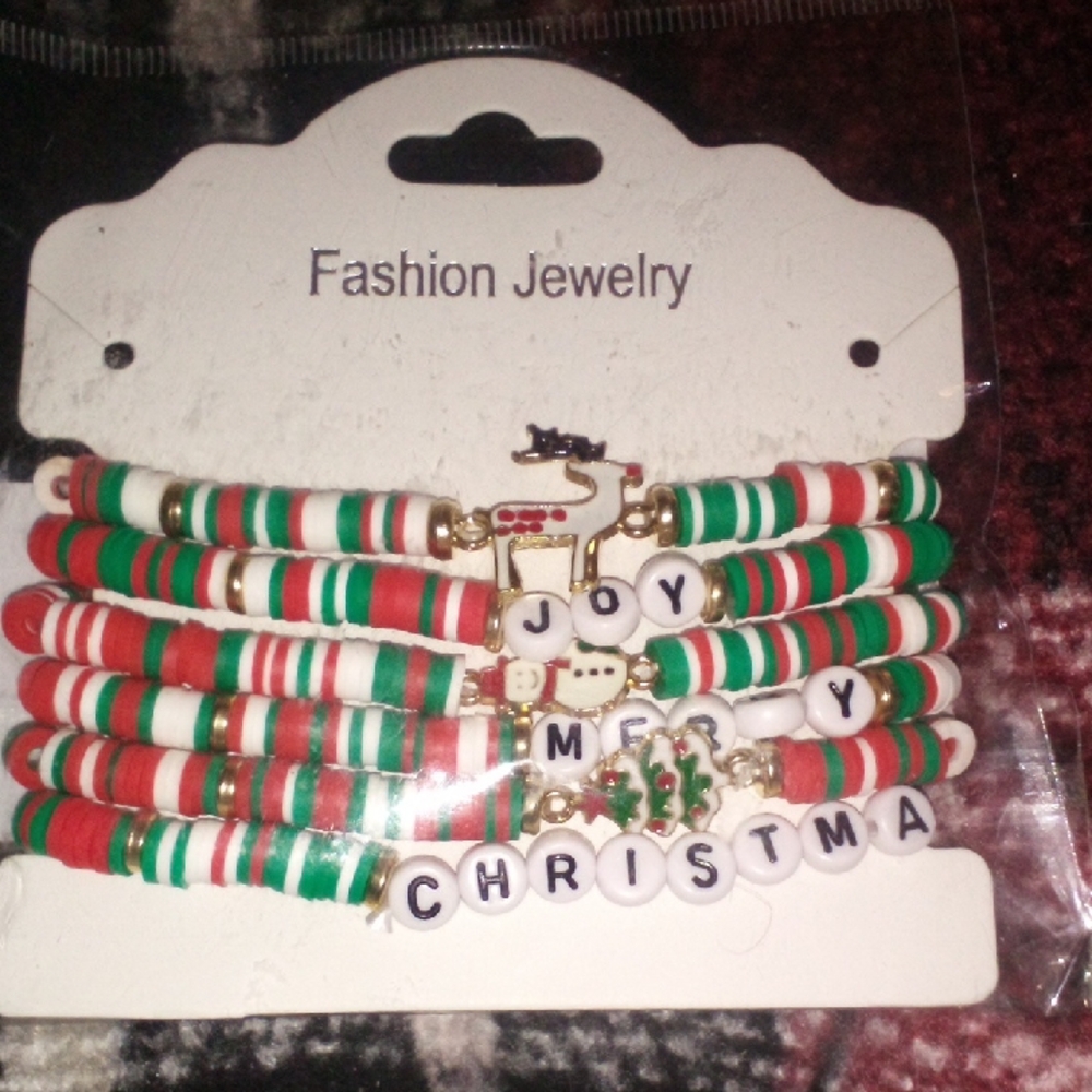 NWT! Festive Beaded Bracelet Set